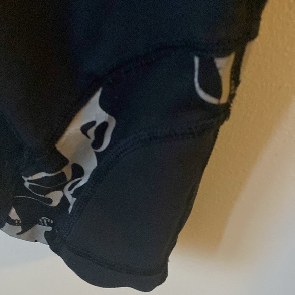 Lululemon Black Cropped Leggings - Picture 5 of 6